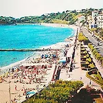 T2 A Pied De Plage Sur Ancien Hotel Chic, Samedi A Samedi